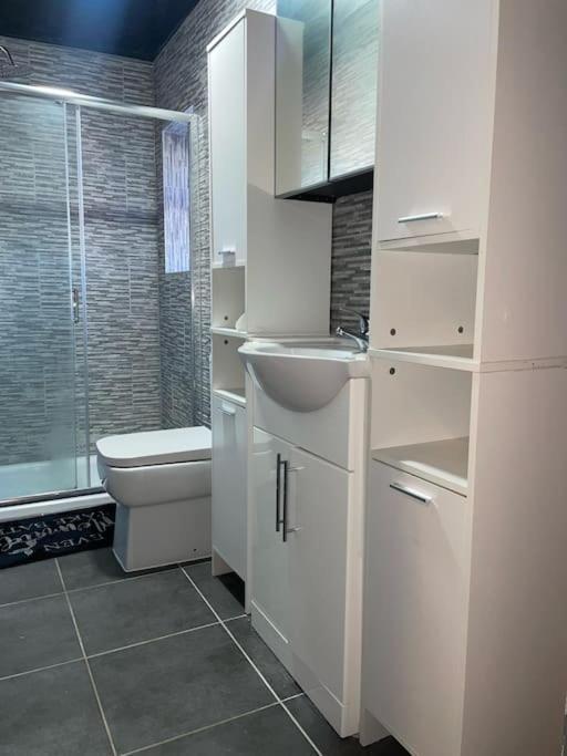 Modern 2 Bedroom Apartment In Derby City Centre Екстериор снимка