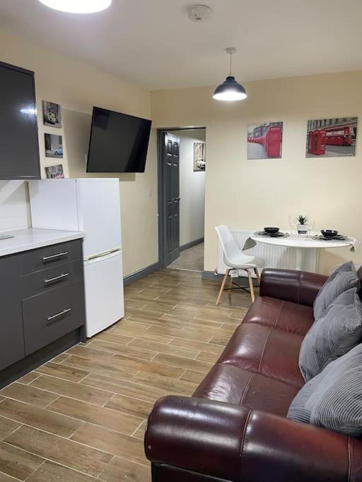 Modern 2 Bedroom Apartment In Derby City Centre Екстериор снимка