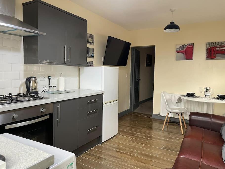 Modern 2 Bedroom Apartment In Derby City Centre Екстериор снимка